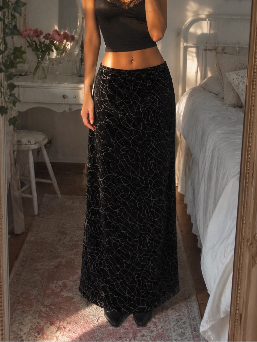 Poleci Black Velvet Maxi Skirt with Subtle Curved Motif M Vintage Y2K
